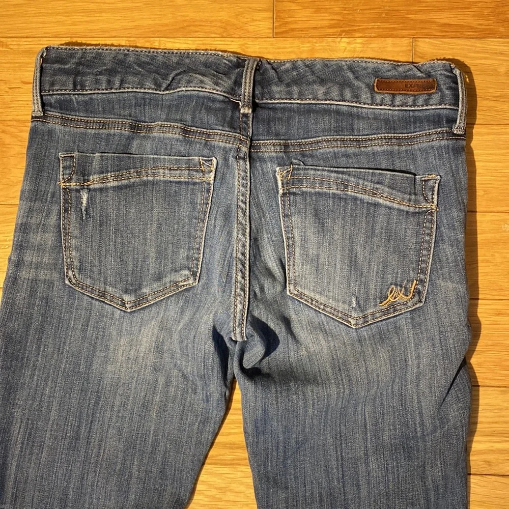 Express Skinny Stella Low Rise distressed jeans in medium wash size 6S - Picture 7 of 15